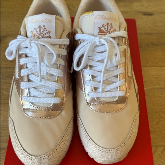 Reebok cream and Rose Gold Classic AZ Sneakers size 8.5 - Picture 2 of 5